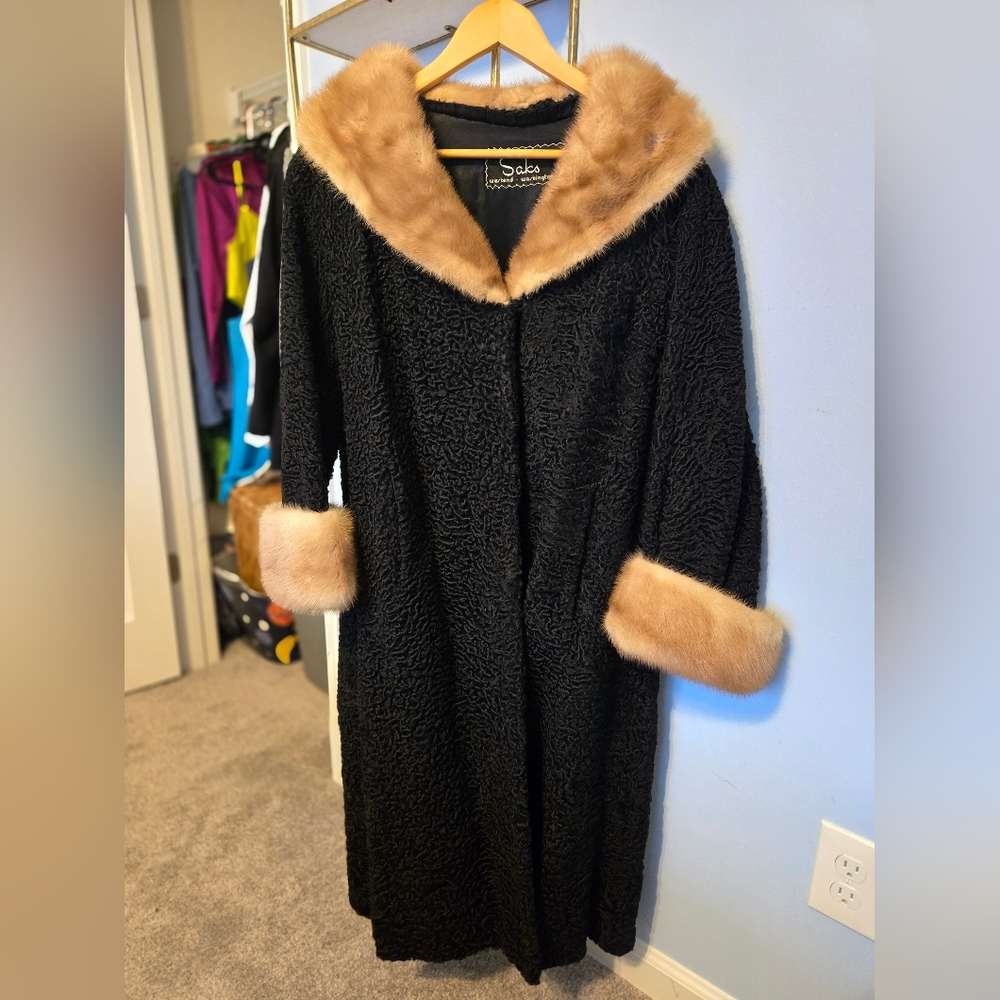Vintage 40’-50’s Custom Saks Black Persia Lamb & Mink Fur Collar, Size L/XL .